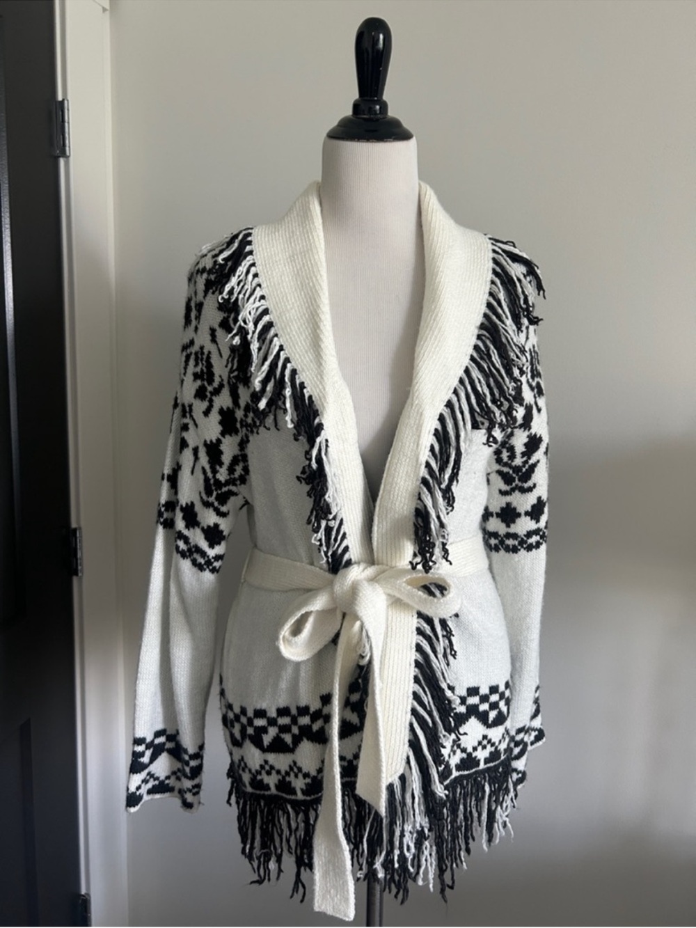 Blu pepper S Fringed Shawl-Collar Belted Cardigan Sweater - White/Black